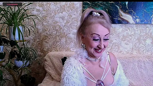  Sara  Smith  online show from February 22, 11:01 am