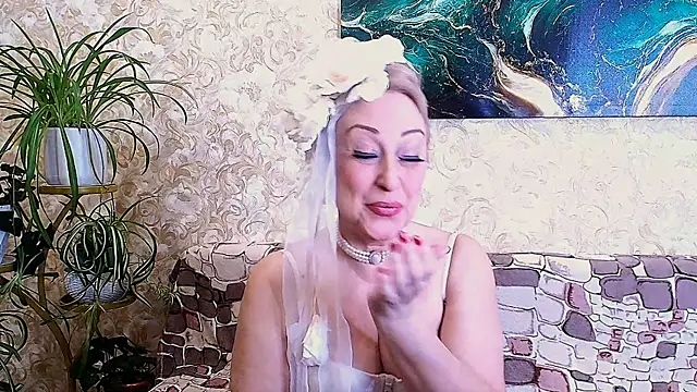  Sara  Smith  online show from March 8, 10:40 am