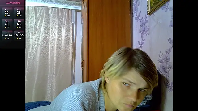 Snapshot of SaraSnow_ chatting on October 16, 7:33 pm SaraSnow online show from October 16, 7:33 pm