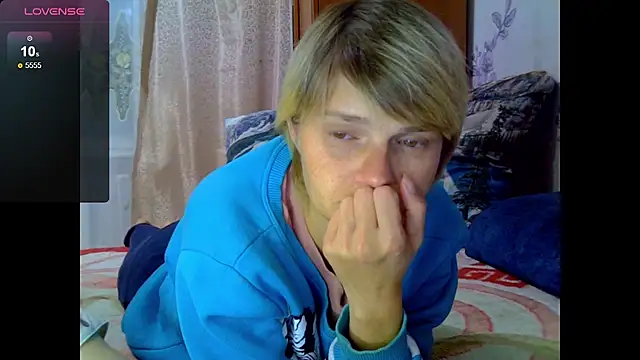 Snapshot of SaraSnow_ chatting on October 11, 6:20 pm SaraSnow online show from October 11, 6:20 pm