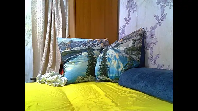 Snapshot of SaraSnow_ chatting on October 25, 6:52 pm SaraSnow online show from October 25, 6:52 pm