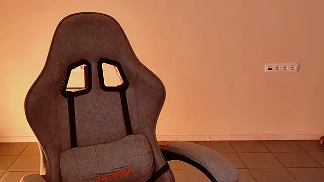 Yoka paradoXXX online show from February 18, 9:06 am