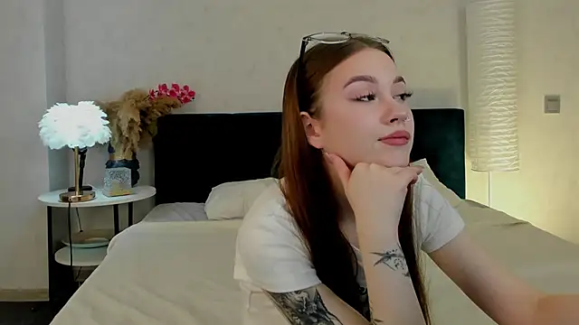 Dolly Gleam online show from September 24, 2:18 am