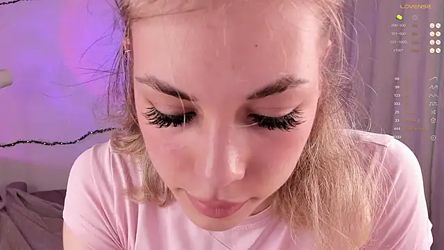 Snapshot of Leila_Vanilla chatting on July 2, 3:45 am Leila Vanilla online show from July 2, 3:45 am