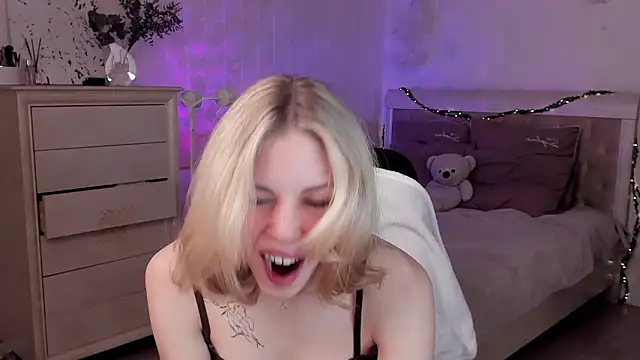 Leila Vanilla online show from February 6, 5:14 am