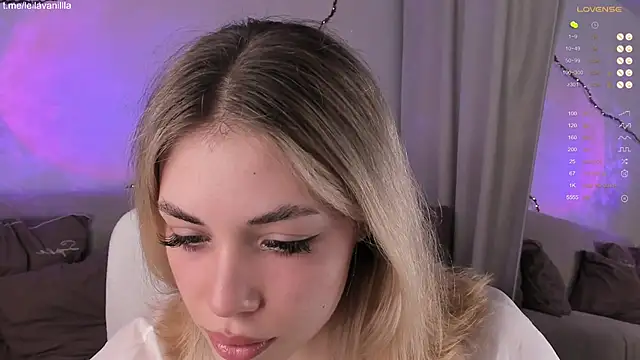 Leila Vanilla online show from April 3, 4:41 am