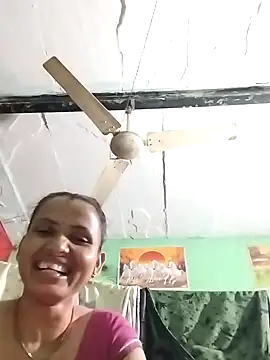 Snapshot of KIRTI12_HOT chatting on October 27, 3:35 pm KIRTI12 HOT online show from October 27, 3:35 pm