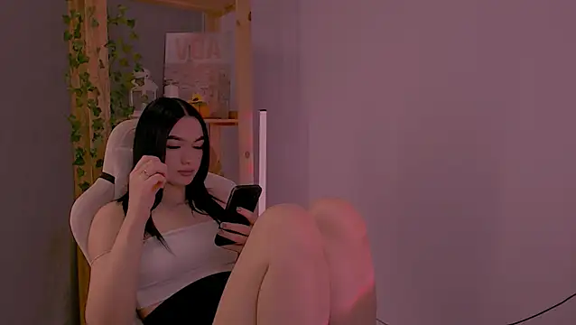 Snapshot of MonicaTess chatting on October 17, 4:16 am MonicaTess online show from October 17, 4:16 am