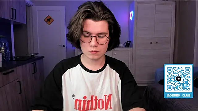 Derek Shameless online show from May 12, 10:27 pm