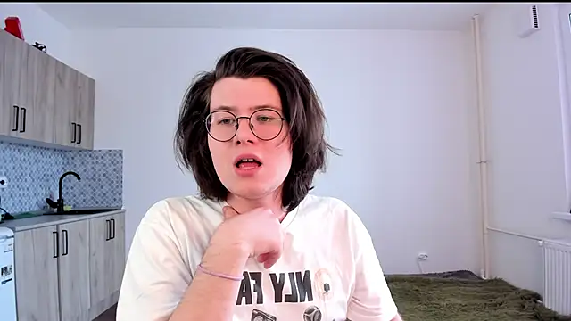 Snapshot of Derek_Shameless chatting on February 17, 12:46 pm Derek Shameless online show from February 17, 12:46 pm