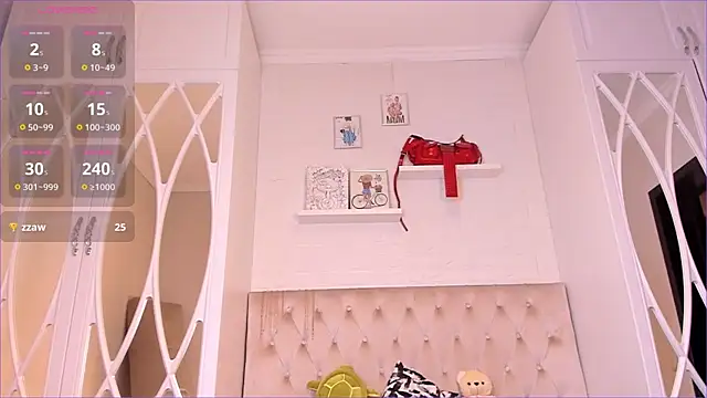 nooniemoon online show from October 25, 3:17 am