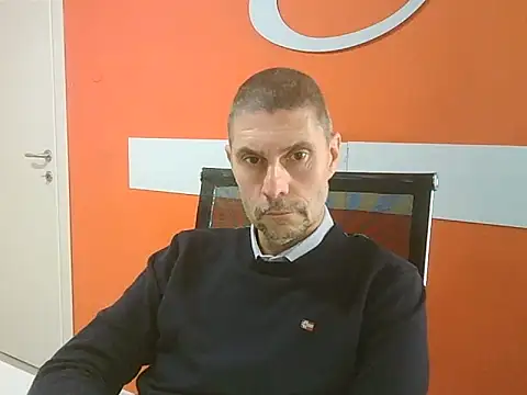 Snapshot of max79ve31 chatting on December 5, 12:59 pm max79ve31 online show from December 5, 12:59 pm