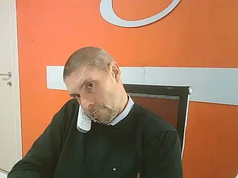 Snapshot of max79ve31 chatting on October 24, 12:48 pm max79ve31 online show from October 24, 12:48 pm