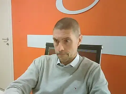 Snapshot of max79ve31 chatting on November 10, 12:32 pm max79ve31 online show from November 10, 12:32 pm