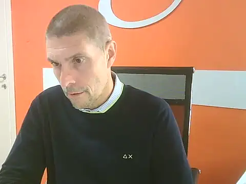 Snapshot of max79ve31 chatting on October 22, 11:31 am max79ve31 online show from October 22, 11:31 am