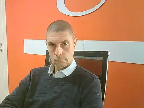 Snapshot of max79ve31 chatting on November 5, 1:14 pm max79ve31 online show from November 5, 1:14 pm