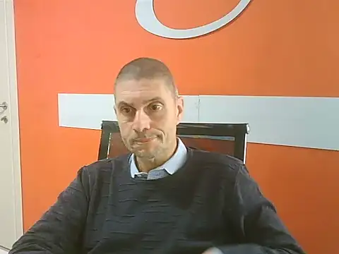 Snapshot of max79ve31 chatting on November 6, 11:36 am max79ve31 online show from November 6, 11:36 am