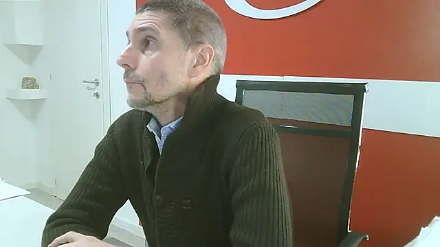 Snapshot of max79ve31 chatting on January 9, 9:05 am max79ve31 online show from January 9, 9:05 am