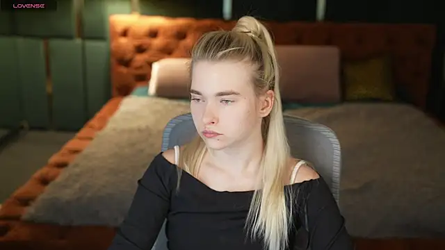 Snapshot of Ava_kiss054 chatting on June 12, 6:38 pm Ava kiss054 online show from June 12, 6:38 pm