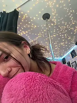 Snapshot of icy_pisces chatting on December 14, 7:47 am icy pisces online show from December 14, 7:47 am