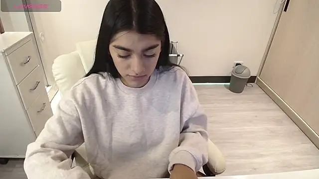 amarasilk  online show from January 9, 2:18 am