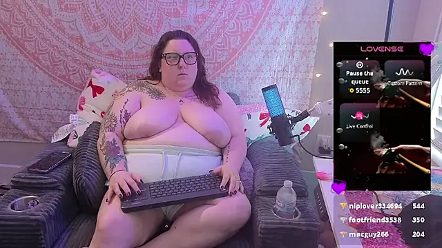 brookenicole3003 online show from May 9, 4:43 pm