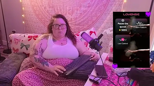 brookenicole3003 online show from May 1, 10:15 pm