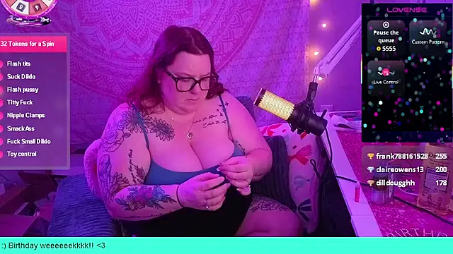 brookenicole3003 online show from May 20, 8:00 am