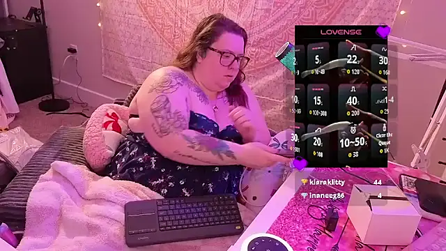 brookenicole3003 online show from April 15, 1:55 am