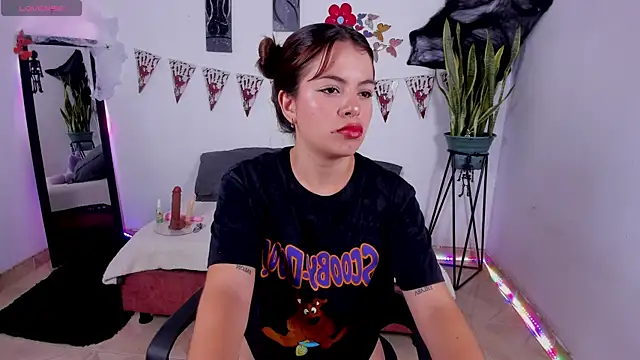 Snapshot of naughtypixie chatting on October 4, 5:20 am naughtypixie online show from October 4, 5:20 am