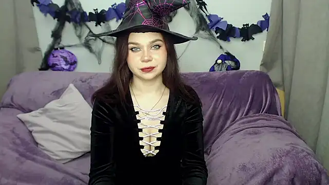 GloriyaDre online show from October 31, 5:59 am