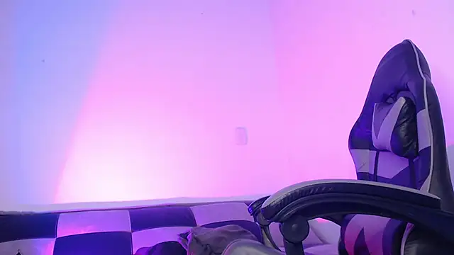 GwenHazel online show from December 1, 11:22 am