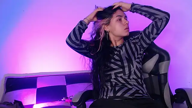 GwenHazel online show from November 28, 11:21 am