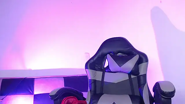 GwenHazel online show from November 10, 11:48 am