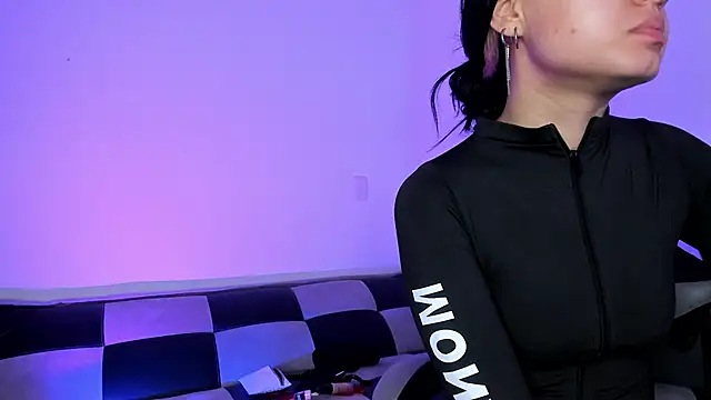 GwenHazel online show from December 5, 11:20 am