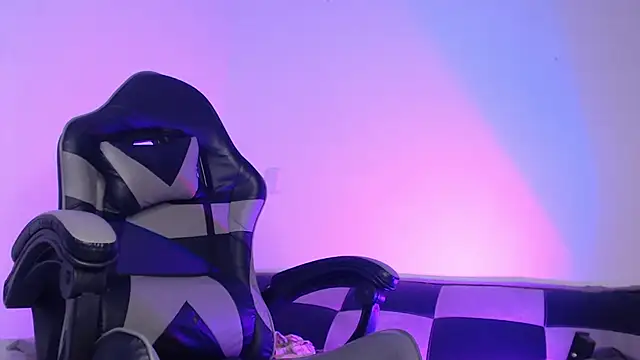 GwenHazel online show from December 3, 11:42 am