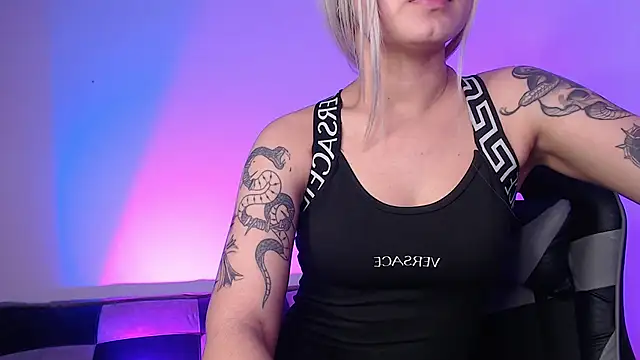 GwenHazel online show from December 4, 11:20 am