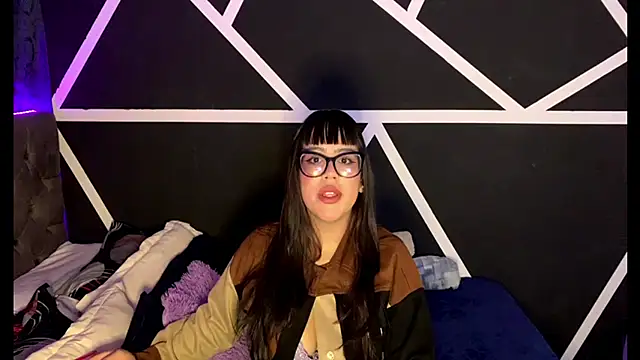 Snapshot of Melody_dreams chatting on October 2, 4:16 am Melody dreams online show from October 2, 4:16 am