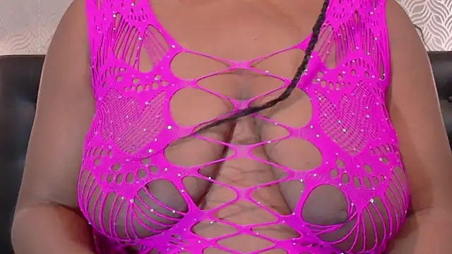 Snapshot of NaiaraMasson_ chatting on July 15, 12:12 pm NaiaraMasson online show from July 15, 12:12 pm