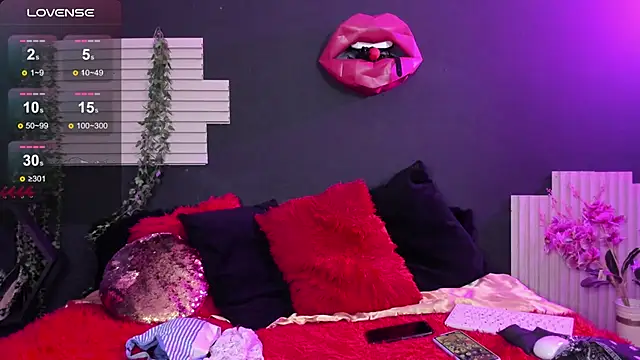 kinky momm online show from June 6, 1:49 pm