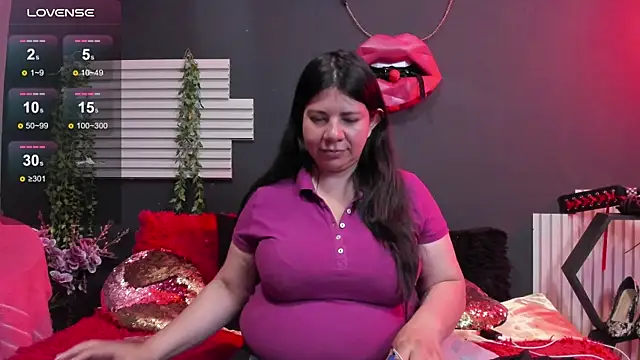 Snapshot of kinky_momm chatting on June 18, 1:16 pm kinky momm online show from June 18, 1:16 pm