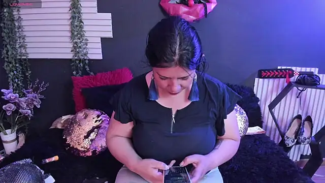 Snapshot of kinky_momm chatting on July 10, 3:12 pm kinky momm online show from July 10, 3:12 pm