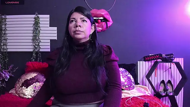 Snapshot of kinky_momm chatting on June 23, 2:26 pm kinky momm online show from June 23, 2:26 pm