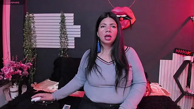 Snapshot of kinky_momm chatting on August 1, 1:20 pm kinky momm online show from August 1, 1:20 pm