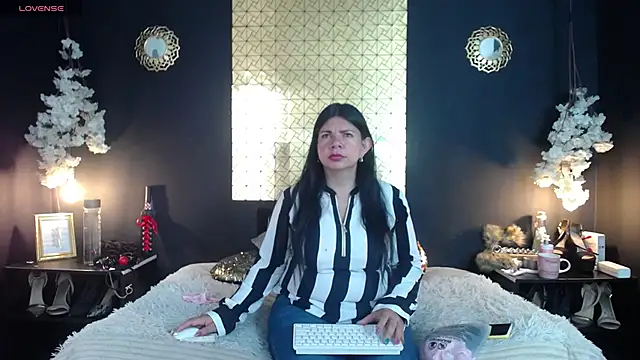 kinky momm online show from February 20, 3:03 pm