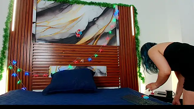 Snapshot of Evelin_thompsson chatting on December 14, 3:13 am Evelin thompsson online show from December 14, 3:13 am