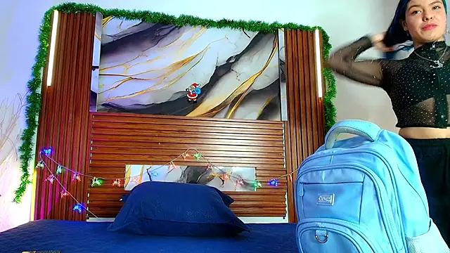 Snapshot of Evelin_thompsson chatting on December 3, 3:07 am Evelin thompsson online show from December 3, 3:07 am