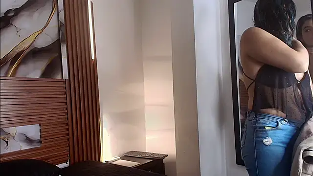 Snapshot of Evelin_thompsson chatting on October 25, 3:06 am Evelin thompsson online show from October 25, 3:06 am