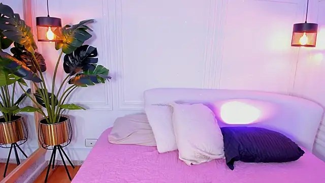 Dafne Hillss online show from October 30, 12:25 pm