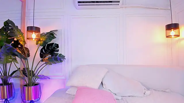 Dafne Hillss online show from October 25, 12:28 pm